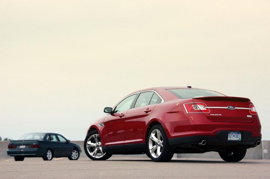  Ford Taurus SHO 2010 года  (фото 48 из 248)